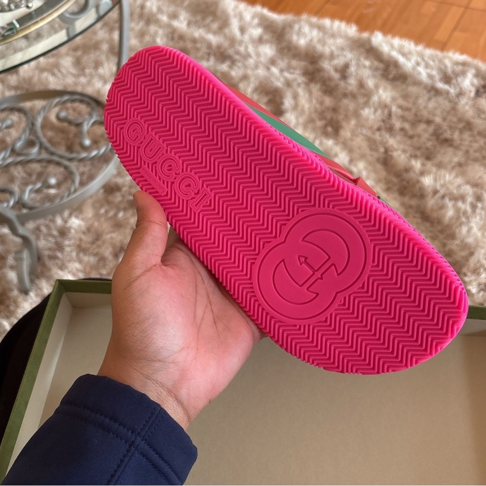 Gucci Ribber Slides - Picture 2 of 5